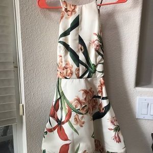 Lulu’s Tropical Floral Halter Dress NWT. Size M